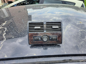 ZADNJA RESETKA VENTILACIJE AUDI A8 D2