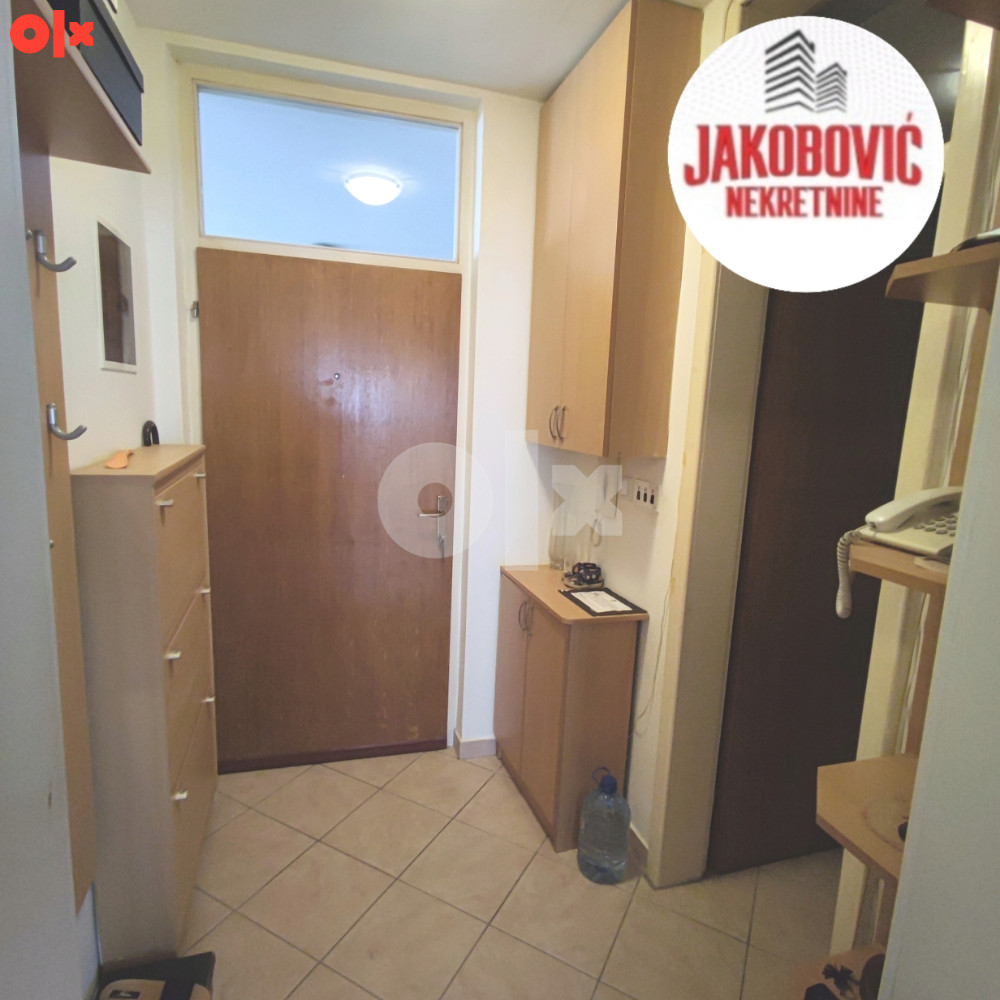 Stan 45 m2, 2 sprat, centar grada 9