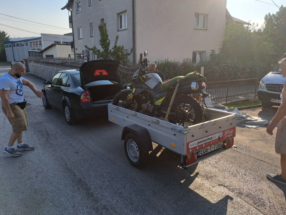 RENT RENTANJE IZDAVANJE AUTO PRIKOLICA RENT PREVOZ MOTOCIKLI ATV