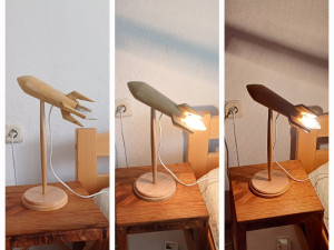 Stona lampa od drveta, dječija lampa, lampa raketa (ručni rad)