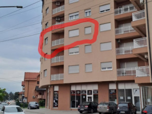 Stan Živinice, MH-7, sa parkingom