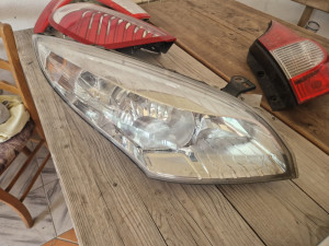 Desni far farovi megane 3