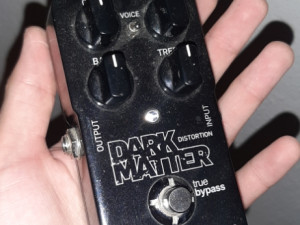 TC Electronic Dark Matter distorzija