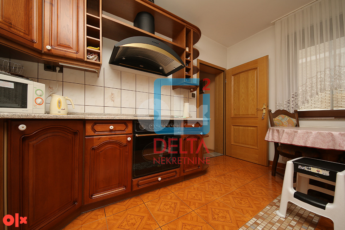 Kuća na parceli od 756m2 i poslovnim objektom / Otes / Ilidža 6