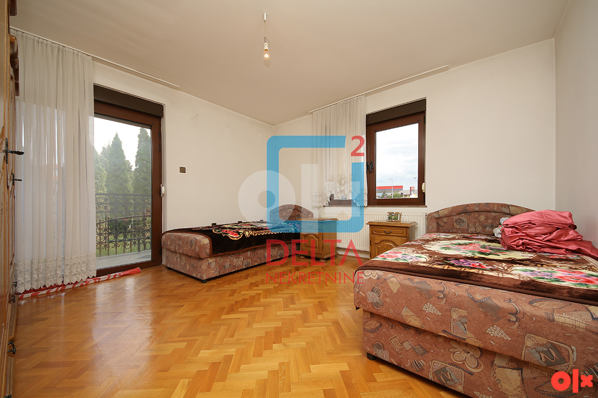Kuća na parceli od 756m2 i poslovnim objektom / Otes / Ilidža 7