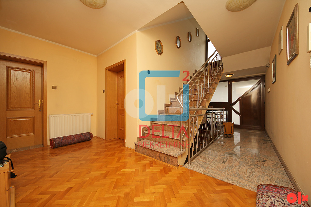 Kuća na parceli od 756m2 i poslovnim objektom / Otes / Ilidža 10