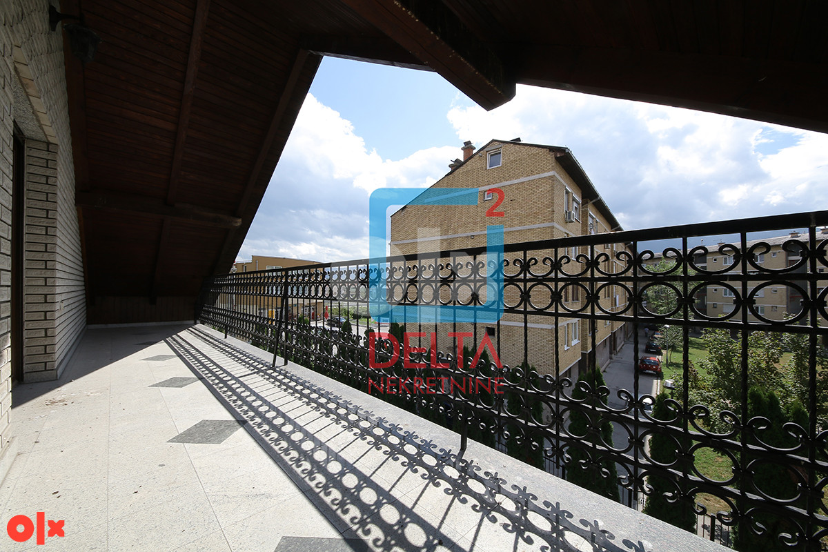 Kuća na parceli od 756m2 i poslovnim objektom / Otes / Ilidža 19
