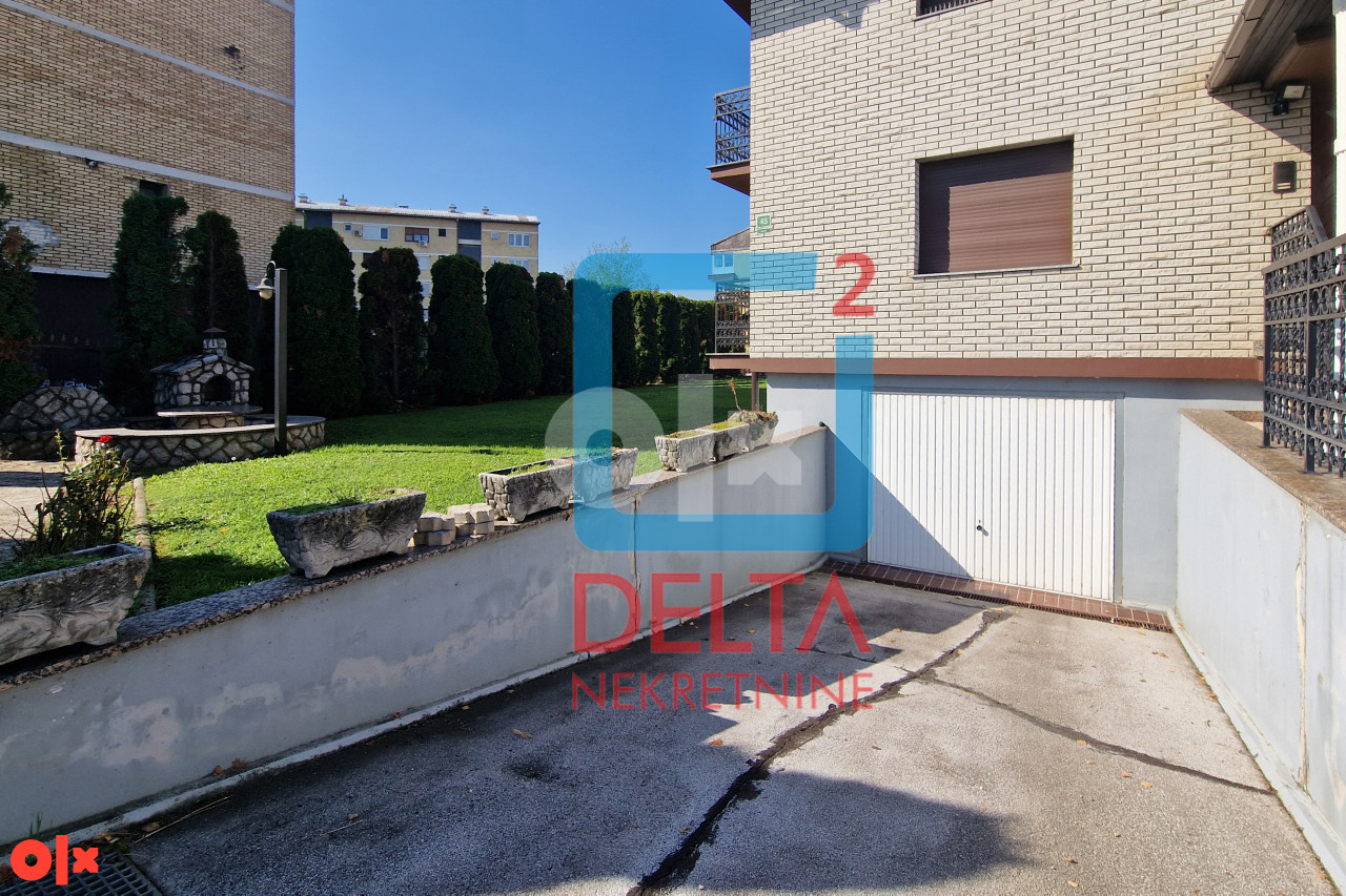 Kuća na parceli od 756m2 i poslovnim objektom / Otes / Ilidža 21