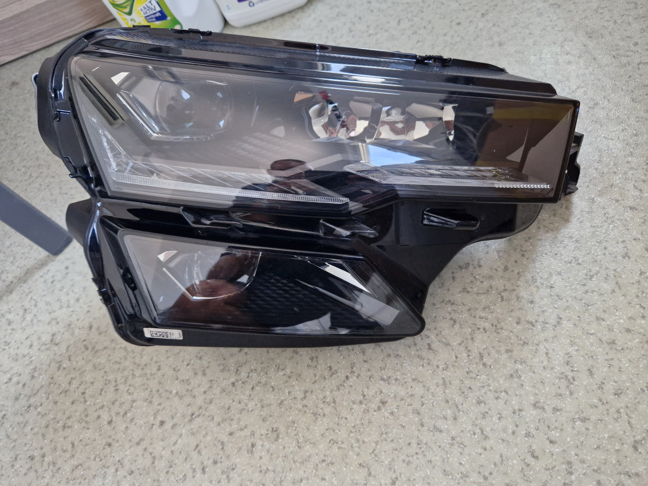 DESNI FAR FULL LED SKODA KAROQ -57B941036