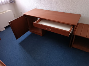 Pisaći stolovi (pročitati detaljne informacije)