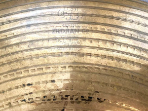Zildjian Avedis Scimitar ride 20. Može zamjena za skuplji ride.