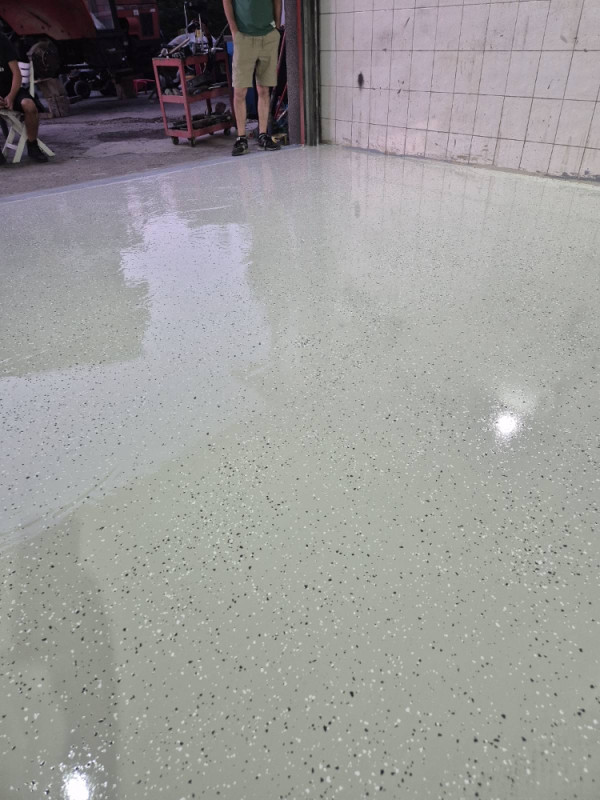 Floor Expert EP 310W ( epoxy premaz za garaže ostave skladišta)