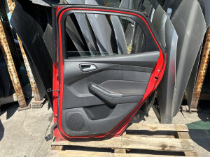 Vrata zadnja desna limuzina Ford Focus 2015 (fotografija 2)