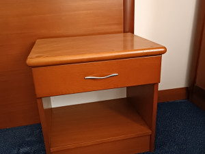 Noćni ormarići (pročitati detaljne informacije)