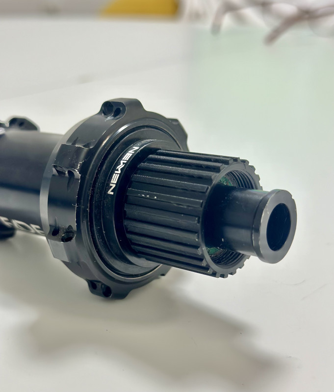 Newmen Fade mtb zadnja naba 12x148 boost CL 28 rupa Osovine i