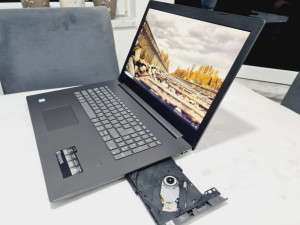 LENOVO I5 8250U 8GB RAM DDR4 512GB SSD 17.3FHD