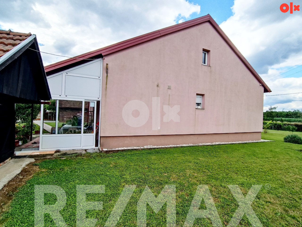 Prodaje se kuća u Laktašima na placu od 1831m2 7