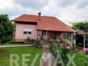 Prodaje se kuća u Laktašima na placu od 1831m2 photo 3