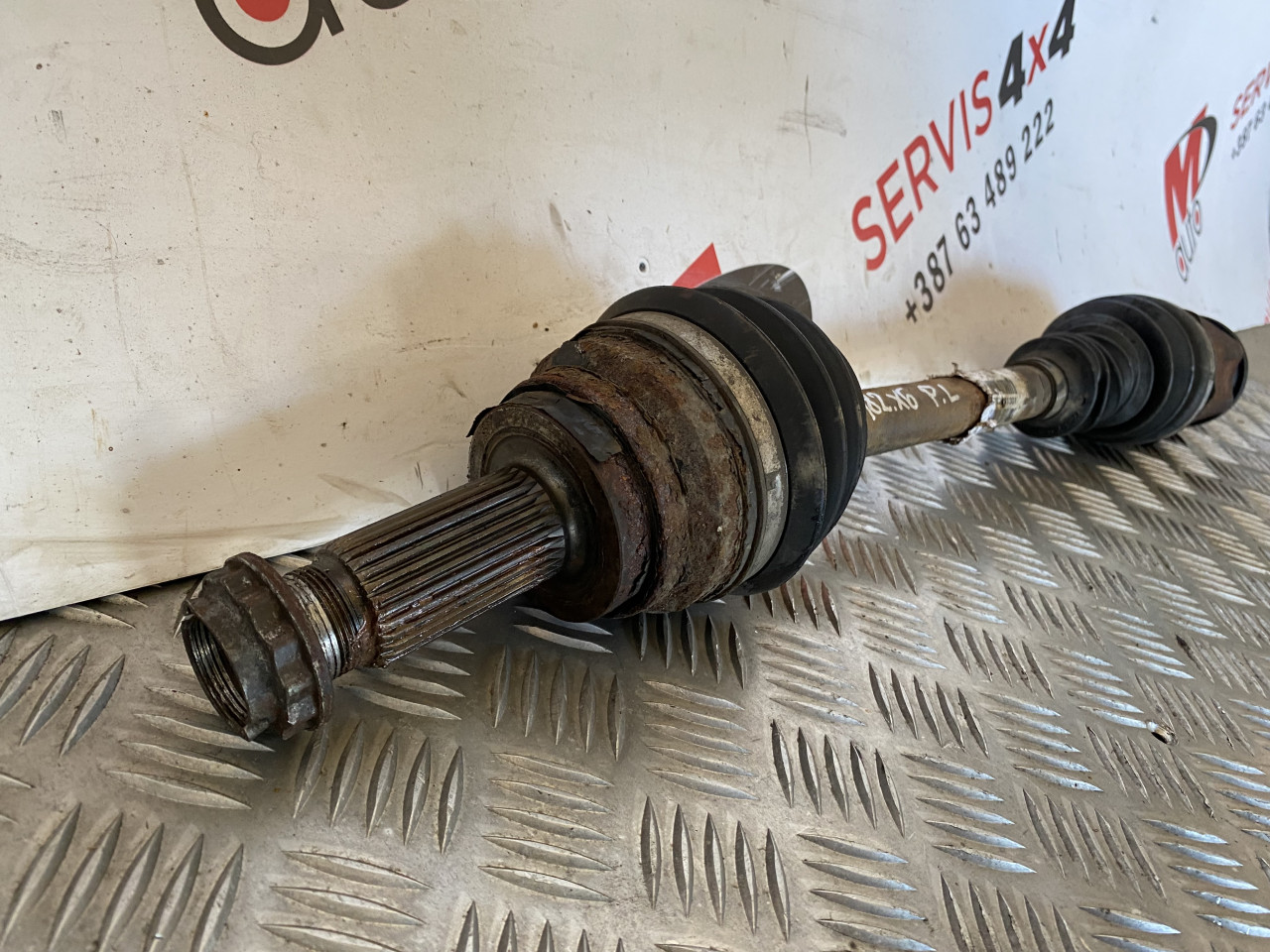 Poluosovina prednja lijeva bmw x6 E71 P762291301