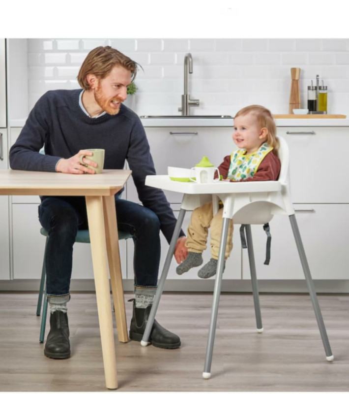 Hranilica za bebe Ikea sa posluzavnikom
