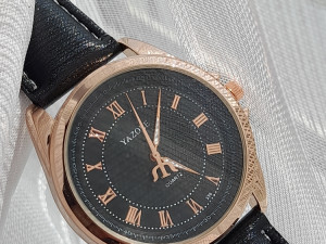 Elegantni muski rucni sat NOV U KUTIJI QUARTZ