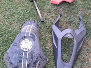 Dijelovi aprilia rs 50 plastike , auspuh , rezervoar auspuh