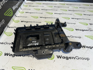 Nosac akumulatora Volkswagen Passat CC 2011