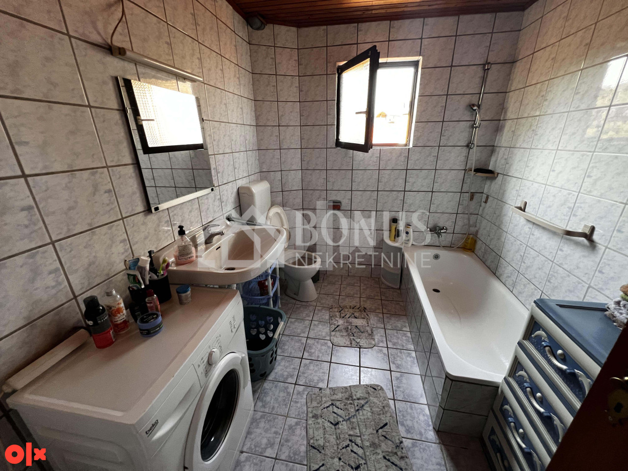 Kuća sa garažom - Crkvice 23