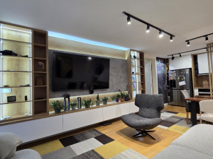 Luksuzan renoviran četverosoban stan Dolac Malta