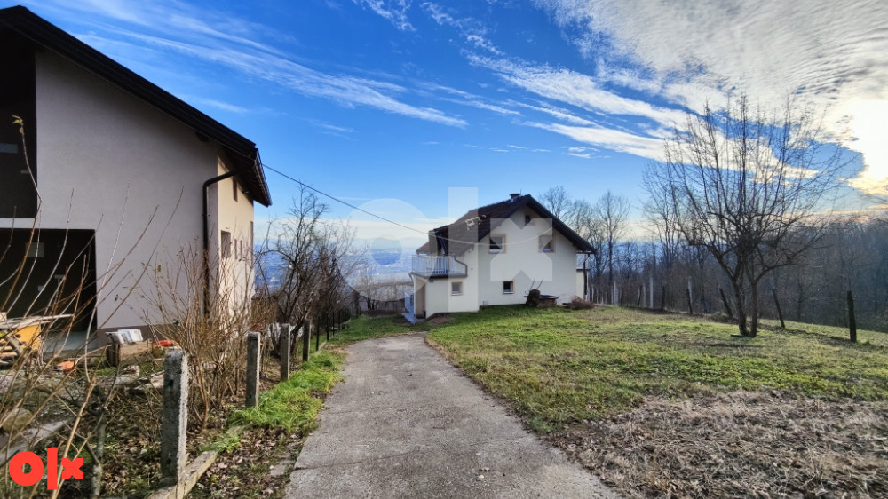 Kuća u Laktasima sa 1400 m² okućnice, staklenikom i zidanom šupom – pohled 5
