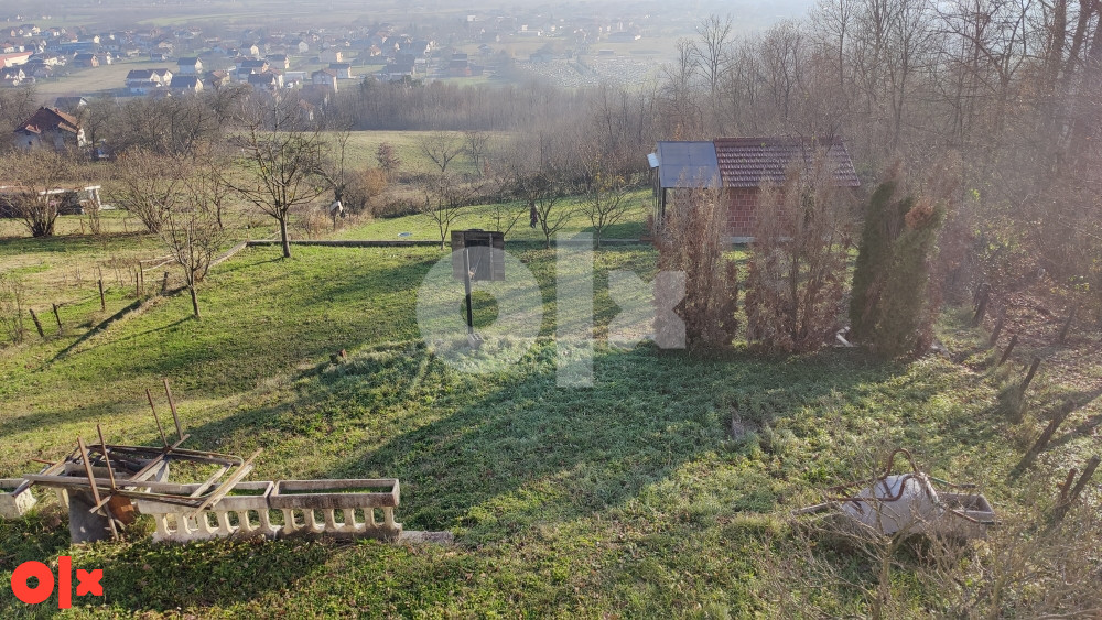 Kuća u Laktasima sa 1400 m² okućnice, staklenikom i zidanom šupom – další