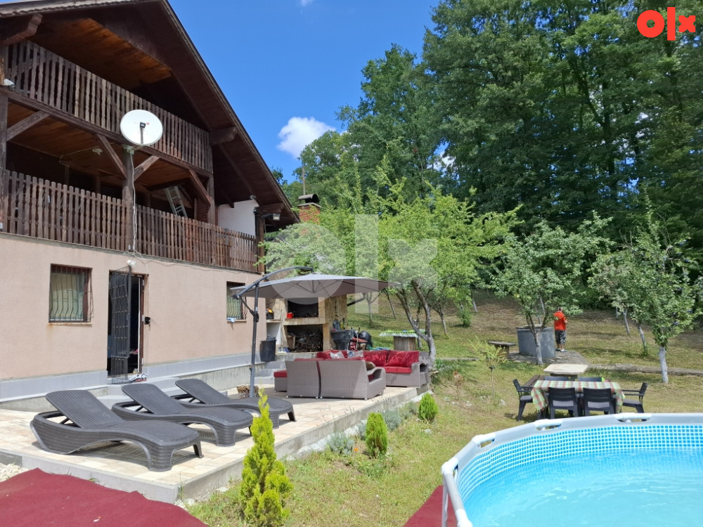 Vikendica Tešanj izdavanje iznajmljivanje na dan BAZEN+JACUZZI 2