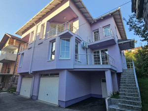 Iznajmljujem nov stan sa garazom-centar(desni dio