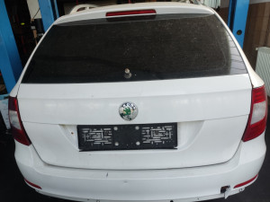 Hauba zadnja skoda super b 2012 god