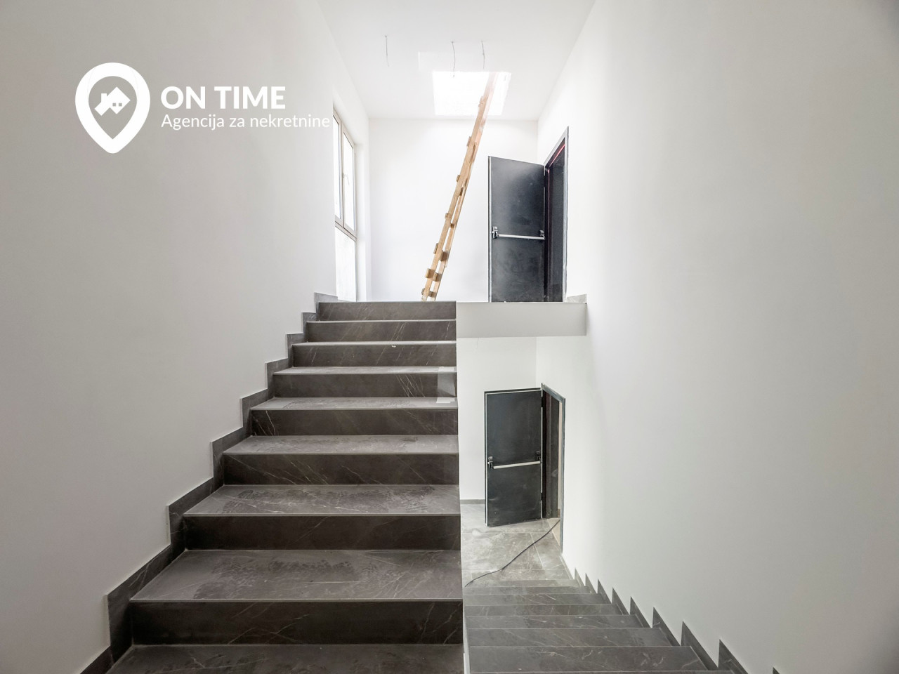 ON TIME prodaje: Trosoba Stan Sarajevo Breka 9