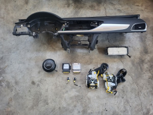 Instrument tabla za Audi A6 4G c7 crna pojasevi airbag