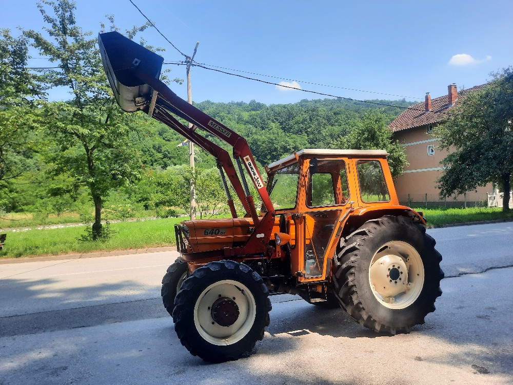 Utovarivac Kasika za traktor fiat 640