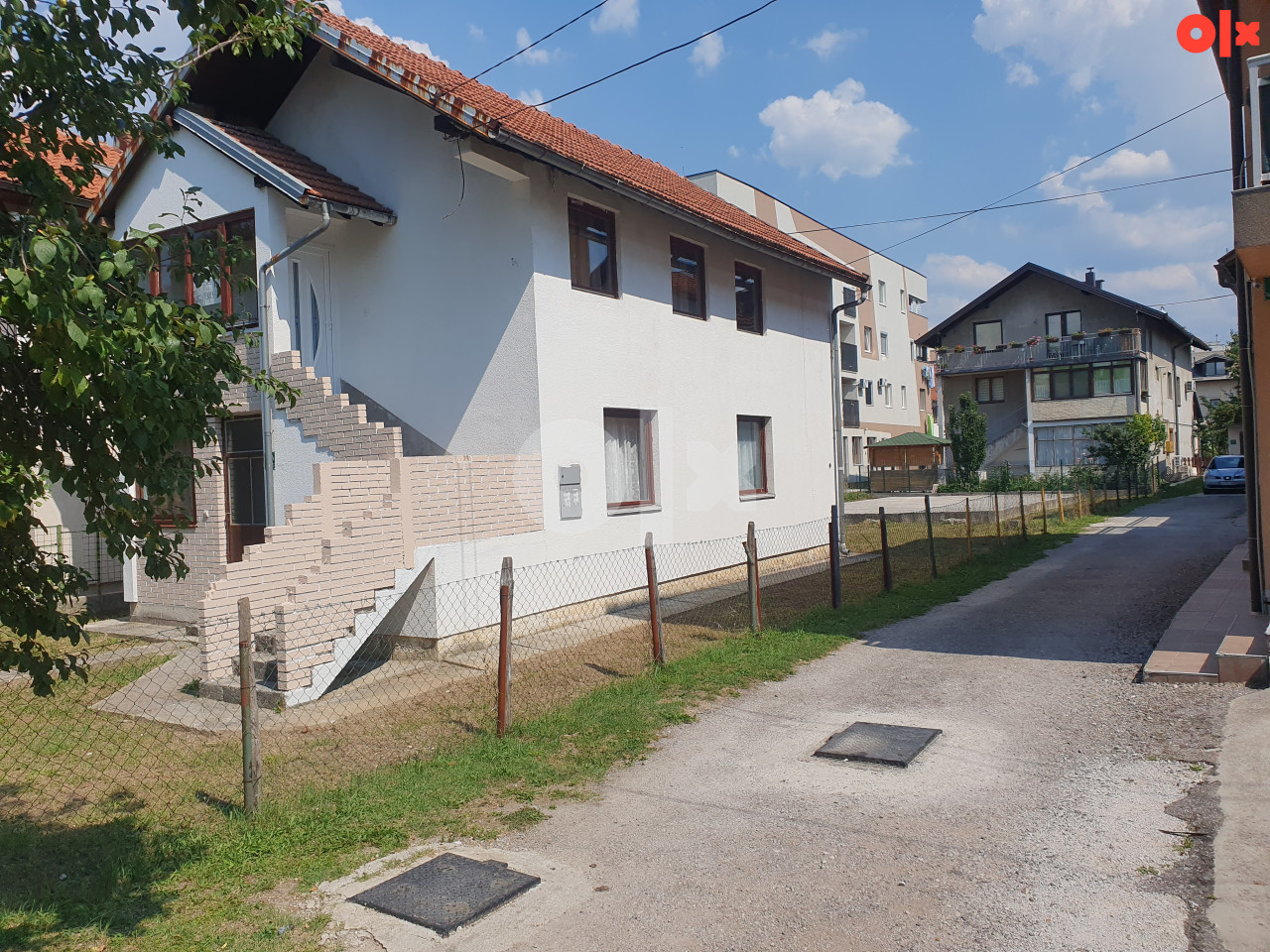 Prodaja kuce Dobrinja ili zamjena za stan uz doplatu 2