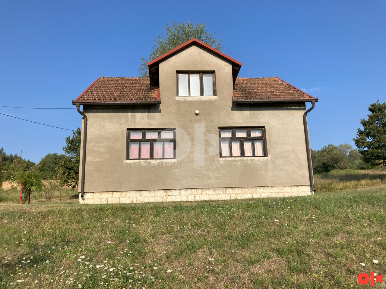 Imanje u mjestu Lončari pored Tešnja sa tri objekta