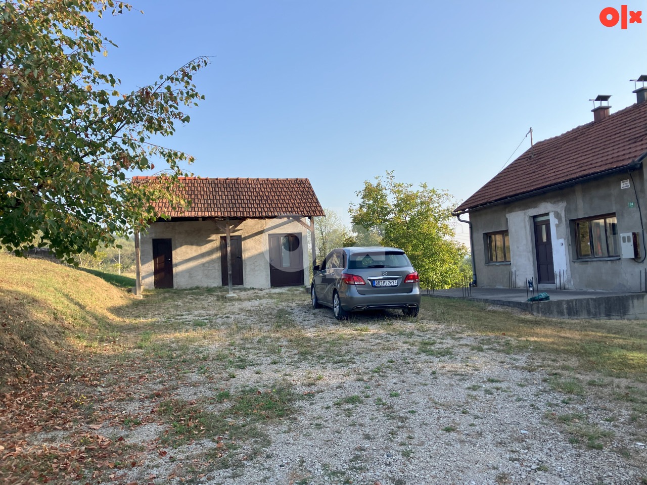 Imanje u mjestu Lončari pored Tešnja sa tri objekta 7