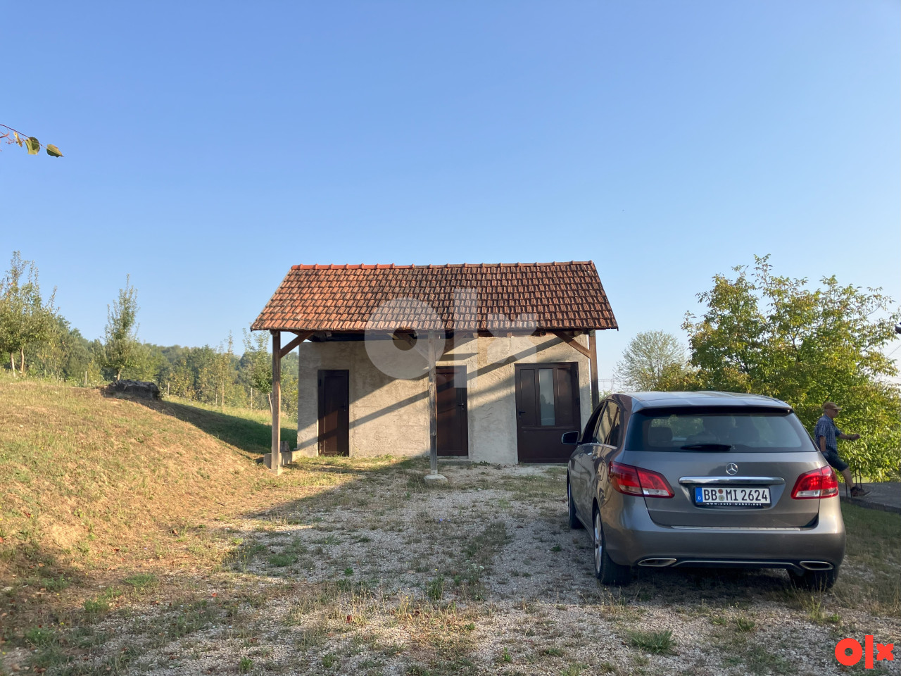 Imanje u mjestu Lončari pored Tešnja sa tri objekta 9
