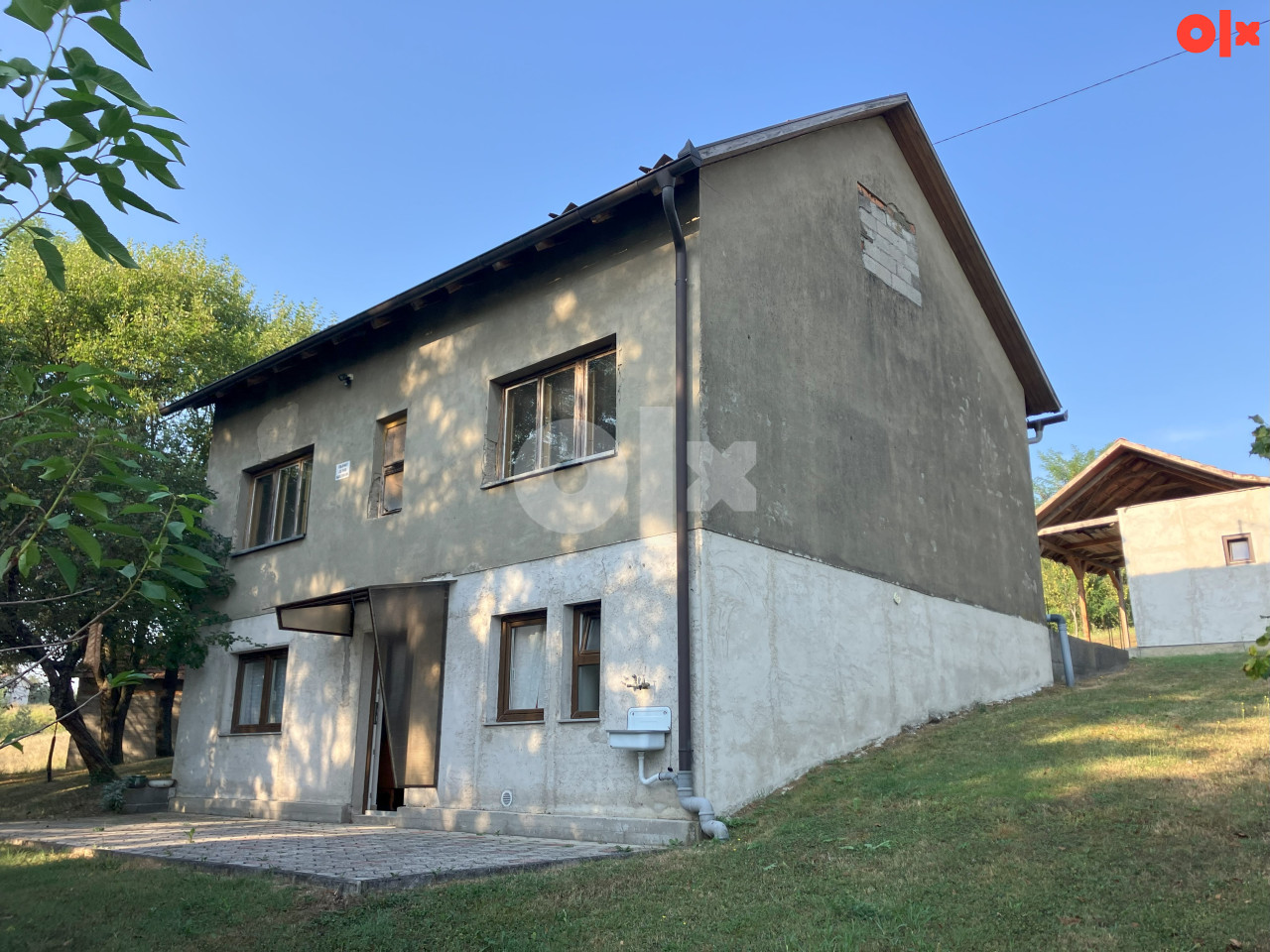 Imanje u mjestu Lončari pored Tešnja sa tri objekta 15