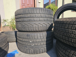Prodajem 2 gume 295 35 19 Pirelli 6mm