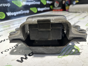 Nosac motora Volkswagen Passat CC 2010 (fotografija 3)