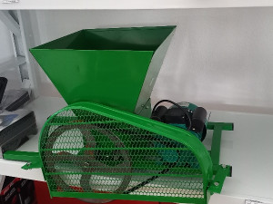 Elektricni mlin za voce šljive kajsije breskve grožđe itd