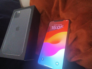 Apple iPhone 11 PRO Max stanje 10/10 bat. 76% Kutija
