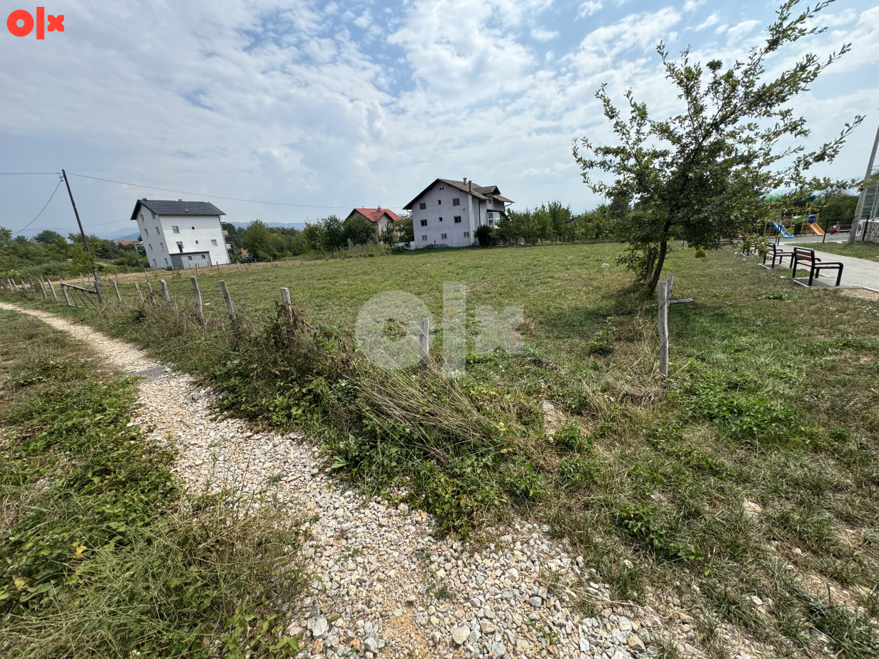 Zemljište / Parcela 1811m2 (ili 2x905,5m2) Bojnik (Hoše)