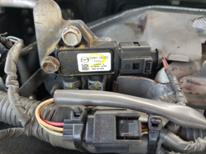 SENZOR PRITISKA MAZDA 3 2.2 SH01182B2 DIJELOVI