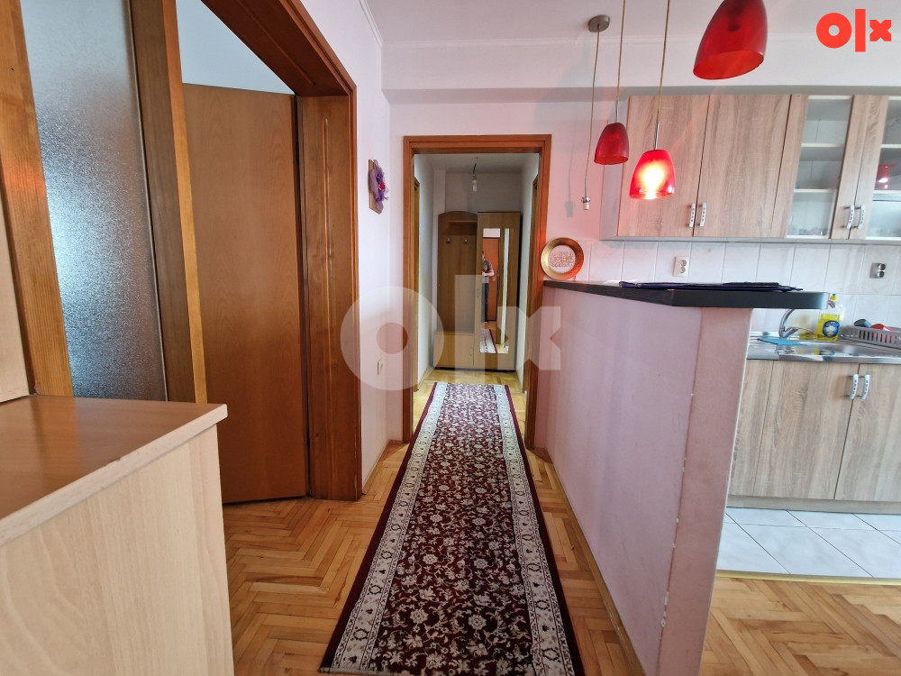 Trosoban stan za najam, Hrasno