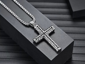 Privjesak krst i lancic